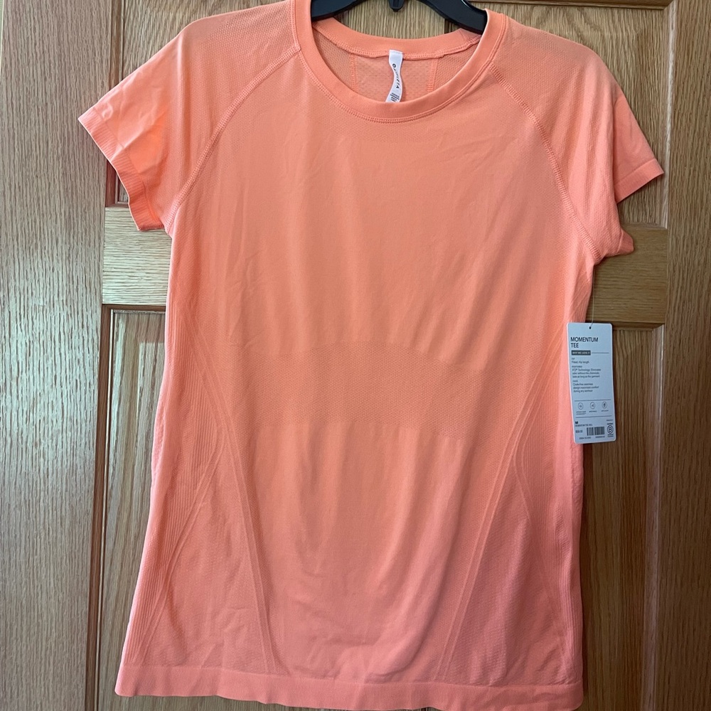 Athleta Momentum Tee Size Medium Orange